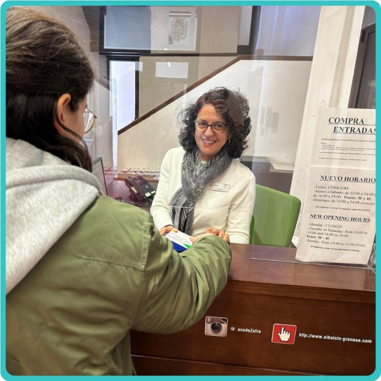 Auxiliar de sala Auxiliar de sala